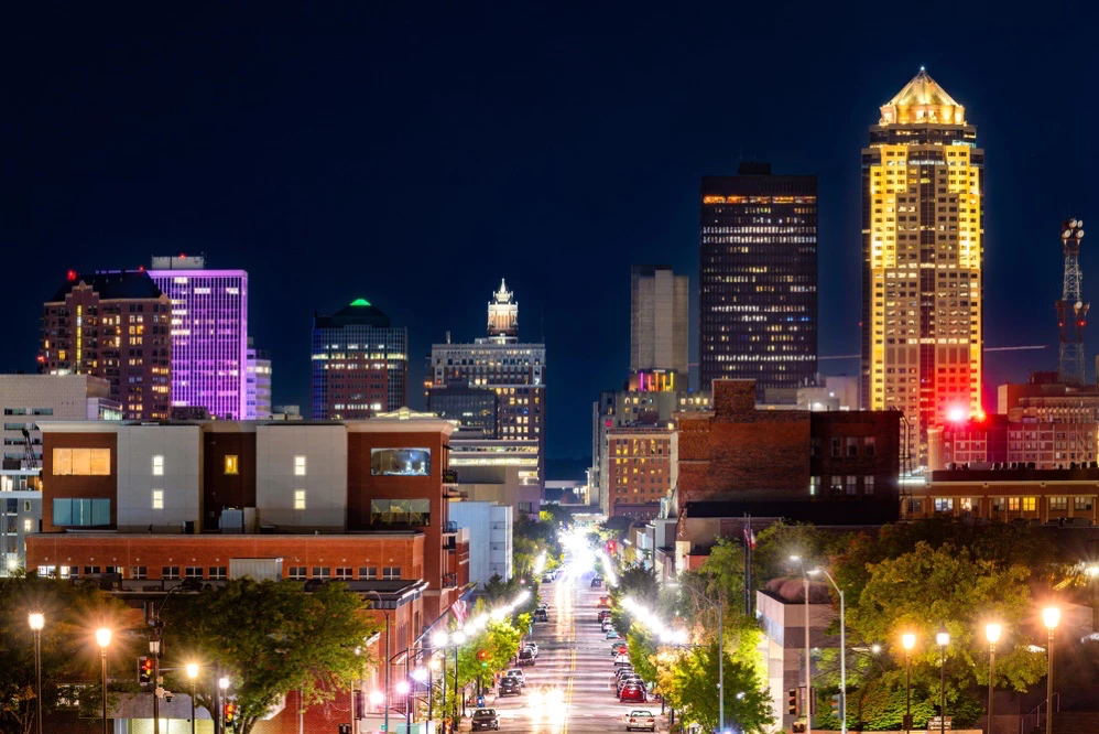 Des Moines skyline at night